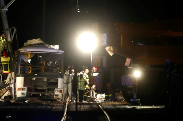 Les secouristes sur le site de l'accident de Millas le 14 décembre 2017