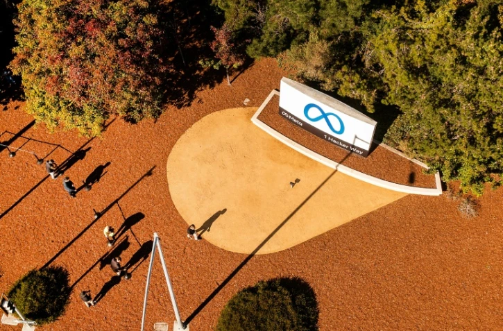 Vue aérienne du logo de Meta à Menlo Park le 28 octobre 2021
