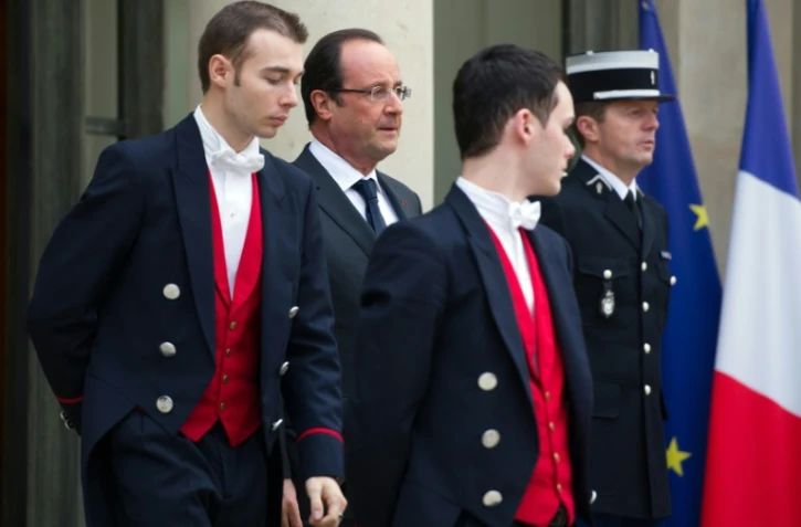 Francois Hollande attend le premier ministre belge Elio Di Rupo, à Paris le 27 novembre 2012. L'Elysée a poursuivi en 2015 ses efforts pour maîtriser ses dépenses, avec en particulier une stabilisation de la masse salariale