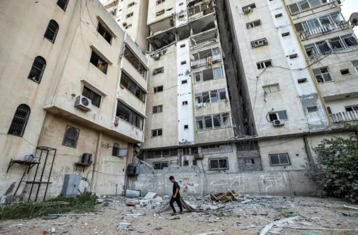 Un immeuble endommagé après des raids israéliens sur la ville de Gaza, le 6 août 2022