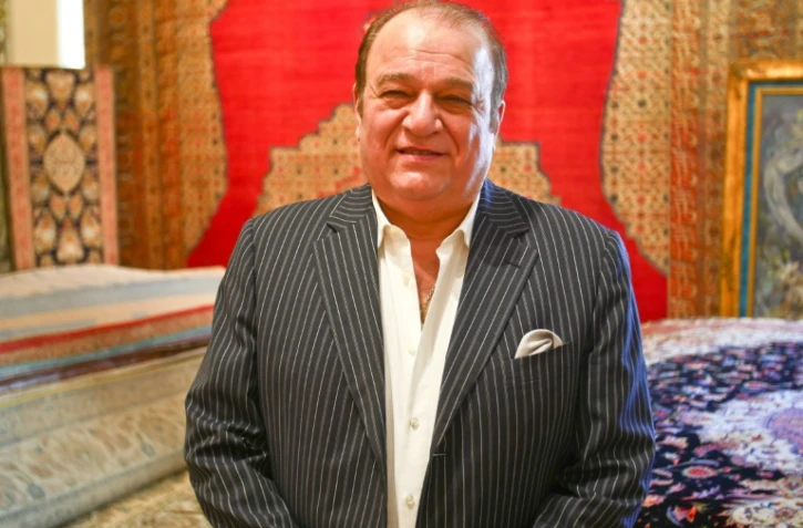 Alex Helmi, patron d'une boutique de tapis Damoka au coeur du quartier iranien de Los Angeles, le 30 janvier 2017