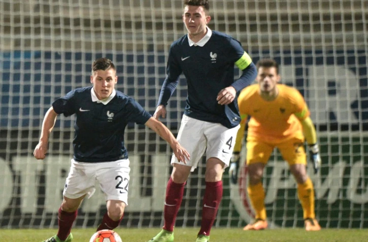 Aymeric Laporte, avec le brassard de capitaine des Espoirs français, contre l'Ecosse, le 24 mars 2016 à Angers
