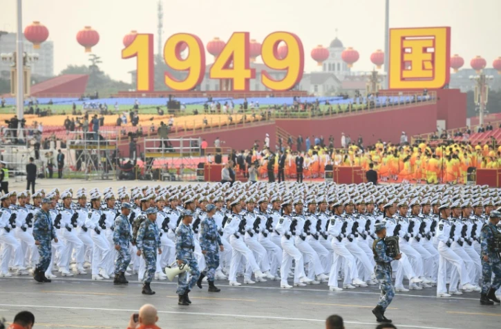 Des troupes chinoises défilent à l'occasion du 70e anniversaire du régime, à Pékin le 1er octobre 2019
