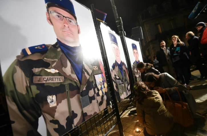 Hommage aux militaires tués au Mali, devant la mairie de Pau, le 26 novembre 2019