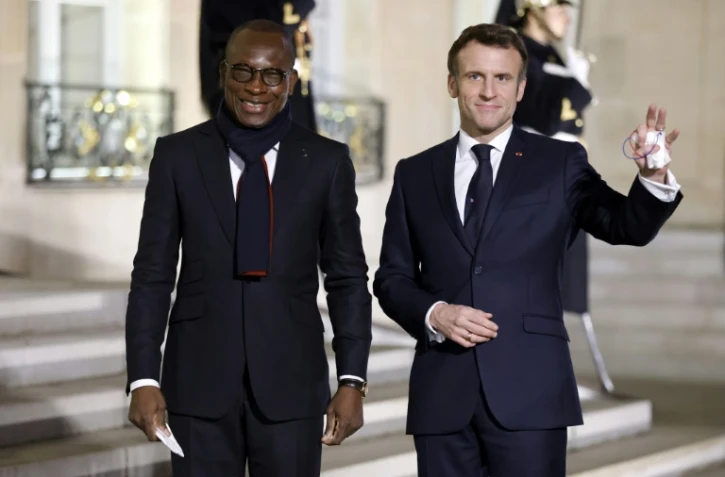Le président français Emmanuel Macron accueille le président du Bénin Patrice Talon, à Paris le 16 février 2022