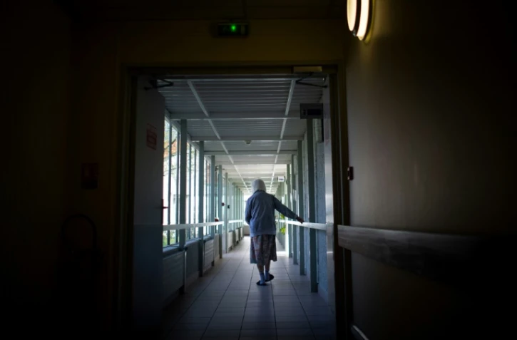 Un rapport à paraitre mardi appelle à inscrire dans la loi le droit de visite dans les Ehpad pour éviter que cette situation "inhumaine" ne se reproduise