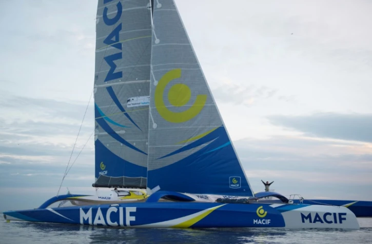 Le multicoque Macif skippé par François Gabart au large du port de New York, le 10 mai 2016