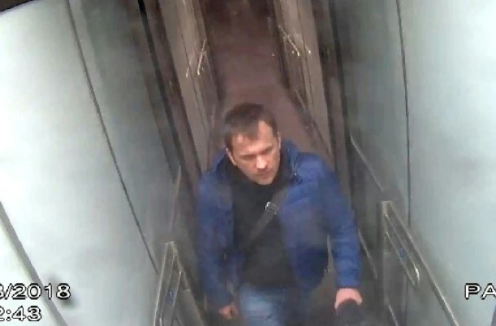 Une photo prise le 2 mars 2018 à l'aéroport de Gatwick, au sud de Londres, représente Alexandre Petrov, le second suspect dans l'affaire de l'empoisonnement de l'ancien espion russe Sergueï Skripal. Sa véritable identité est Alexandre Michkine et il a été décoré pour héroïsme par Vladimir Poutine, selon le site d'investigation Bellingcat.