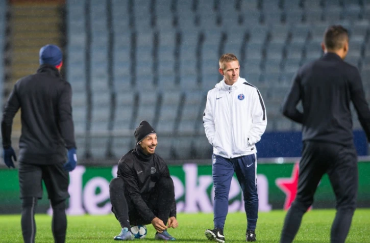 L'attaquant du PSG Zlatan Ibrahimovic (2g) lors d'une séance d'entraînement, le 24 novembre 2015 à Malmö