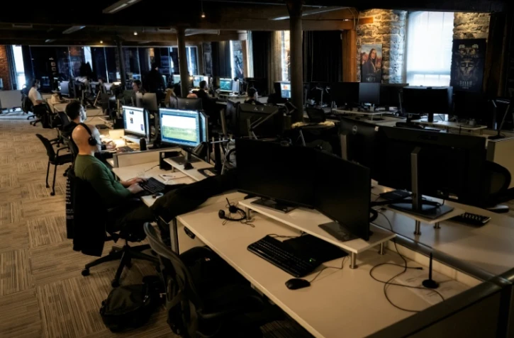 Des producteurs travaillent dans les studios de Rodeo FX, à Montréal, le 29 janvier 2026