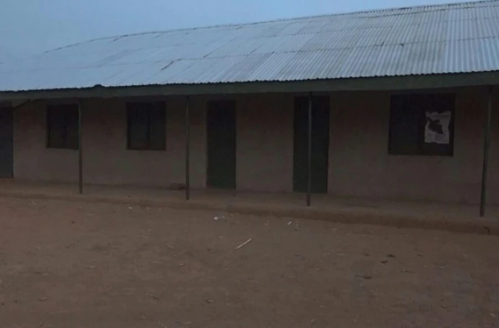Image tirée d'une vidéo de l'AFPTV du 7 mars 2024 montrant l'école de Kuriga après que des hommes armés ont kidnappé plus de 280 élèves, au Nigeria