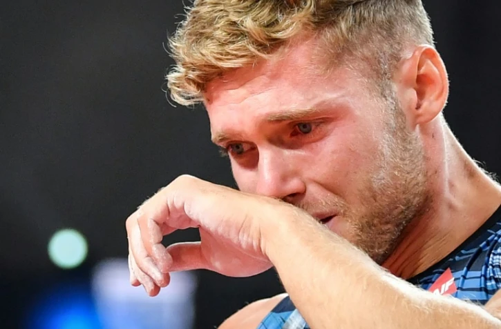 Le décathlonien français Kevin Mayer contraint à l'abandon sur blessure lors de l'épreuve de la perche aux Mondiaux d'athlétisme, le 3 octobre 2019 à Doha