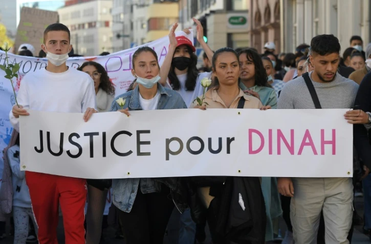 Marche blanche, le 24 octobre 2021 à Mulhouse, à la mémoire de Dinah,  adolescente de 14 ans qui s'est suicidée, victime de harcèlement scolaire selon sa famille