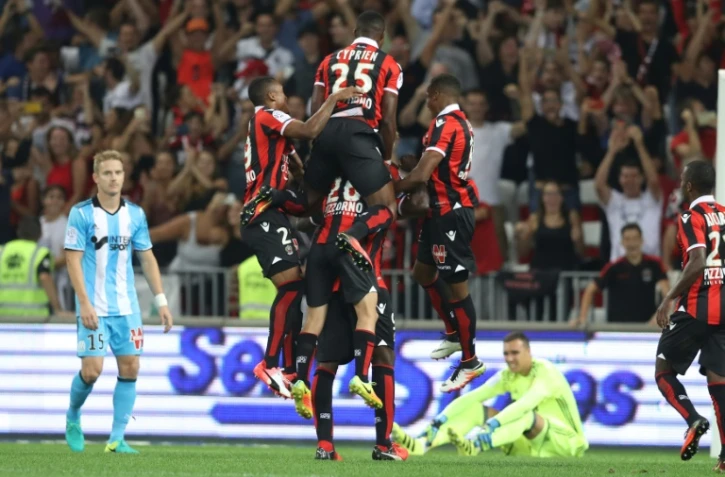 La joie des Niçois après un but inscrit par Mario Balotelli face à l'OM, le 11 septembre 2016 à Allianz Riviera