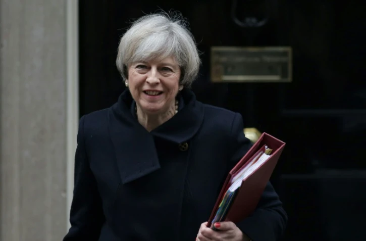 La Première ministre britannique Theresa May devant le 10 Downing Street, le 1er février 2017 à Londres
