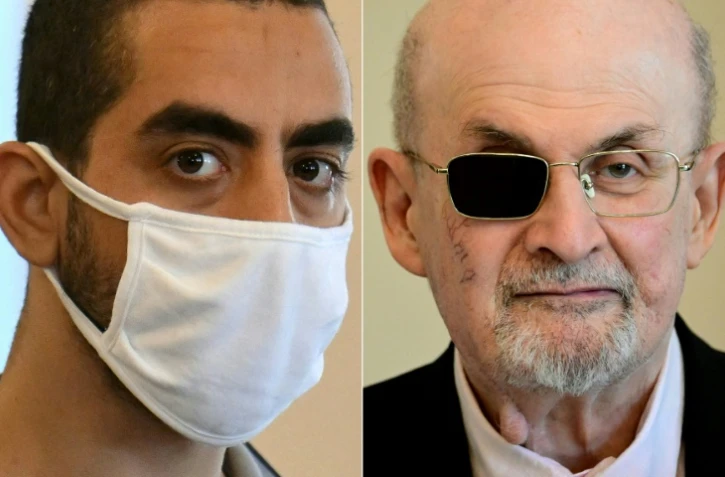 Cette combinaison d'images montre Hadi Matar (à gauche), lors d'une audience à Mayville, dans l'Etat de New York, le 18 août 2022, et l'auteur Salman Rushdie, à Berlin le 16 mai 2024
