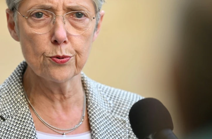 La Première ministre Elisabeth Borne répond aux questions des journalistes à Matignon le 17 mai 2023 à Paris