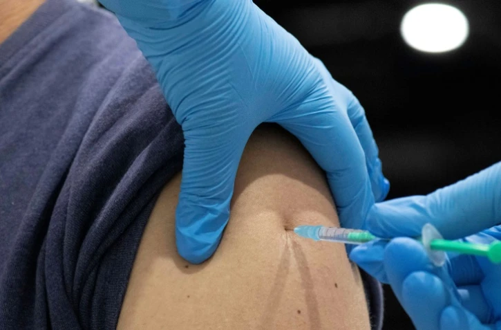 Un homme se fait vacciner contre le Covid-19 le 3 août 2021 à Ludwigsburg, dans le sud de l'Allemagne