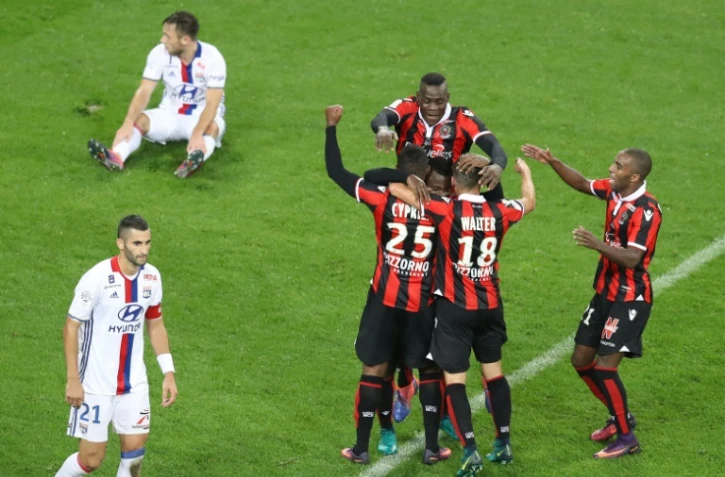 Les Niçois fêtent le but de Jean-Michael Seri contre Lyon, le 14 octobre 2016 à l'Allianz Riviera