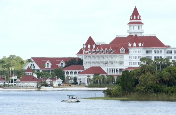 Opération de recherche de l'enfant happé par un alligator à Disney World près d'Orlando, aux Etats-Unis, le 15 juin 2016