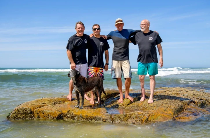 De g. Ă d., les surfeurs Kevin Young, Dave Pearson, Bruce Locas et Ray Short, le 23 janvier 2021 Ă Port Macquarie