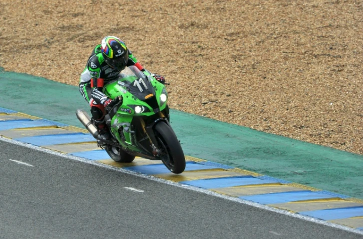 Le Français Matthieu Lagrive au guidon de la Kawasaki N.11 lors des 24 heures du Mans moto, le 10 avril 2016 