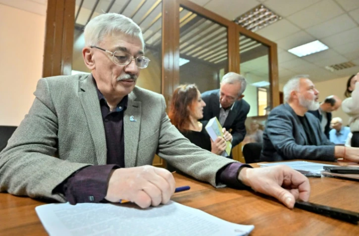 Dans un tribunal russe, des Nobels de la paix contre la "guerre" en Ukraine