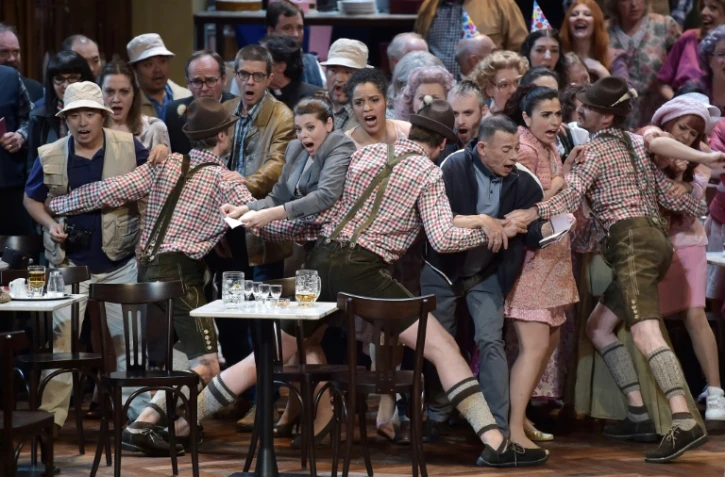Des artistes interprètent l'opéra de Wagner  Das Liebesverbot, à l'Opéra national du Rhin à Strasbourg, le 6 mai 2016