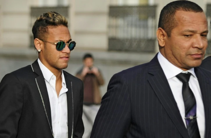 Neymar et son père Neymar Sr à leur arrivée au tribunal de Madrid, le 2 février 2016
