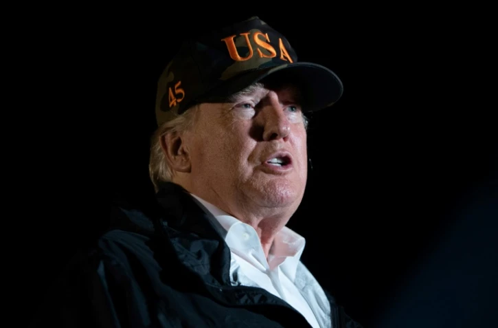 Le président américain Donald Trump s'adresse à des journalistes, à Point Mugu, en Californie le 17 novembre 2018
