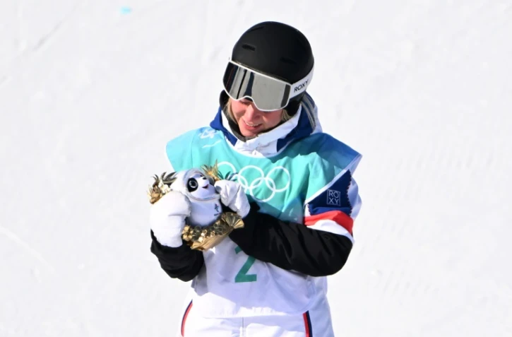 La Française Tess Ledeux sur le podium du ski big air des Jeux olympiques de Pékin, le 8 février 2022