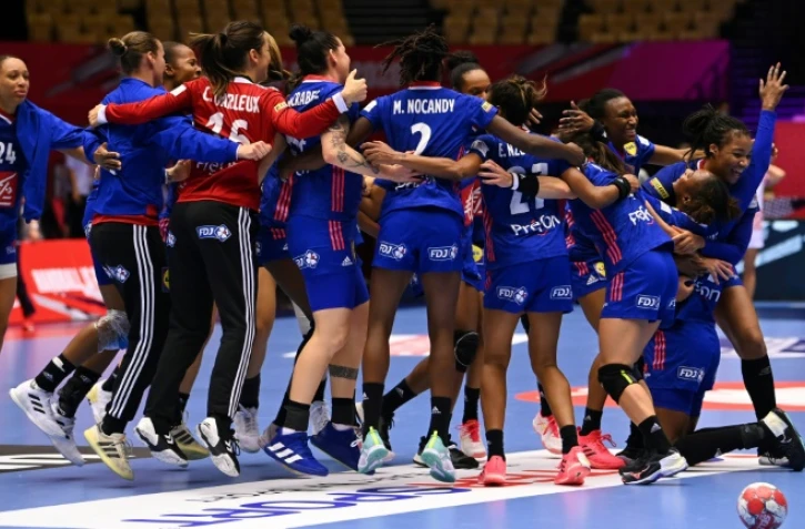 Les handballeuses françaises fêtent leur qualification pour la finale de l'Euro, le 18 décembre 2020 à Herning