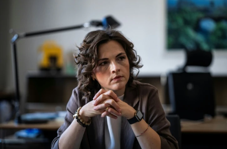 Elisabeth Kaiser, chargée du gouvernement fédéral pour l'Allemagne de l'Est, lors d'un entretien avec l'AFP dans son bureau à Berlin, le 21 août 2026