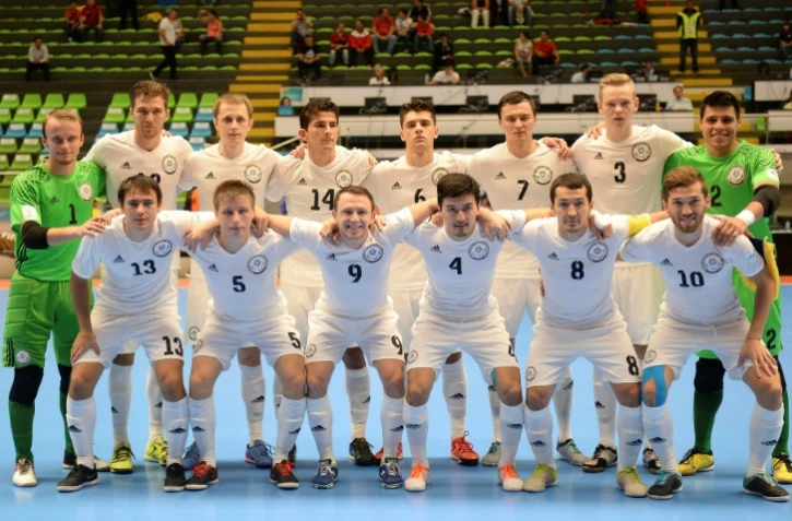 L'équipe de futsal du Kazakhstan pose avant leur match de Coupe du monde contre l'Espagne, le 21 septembre 2016 à Medellin (Colombie)