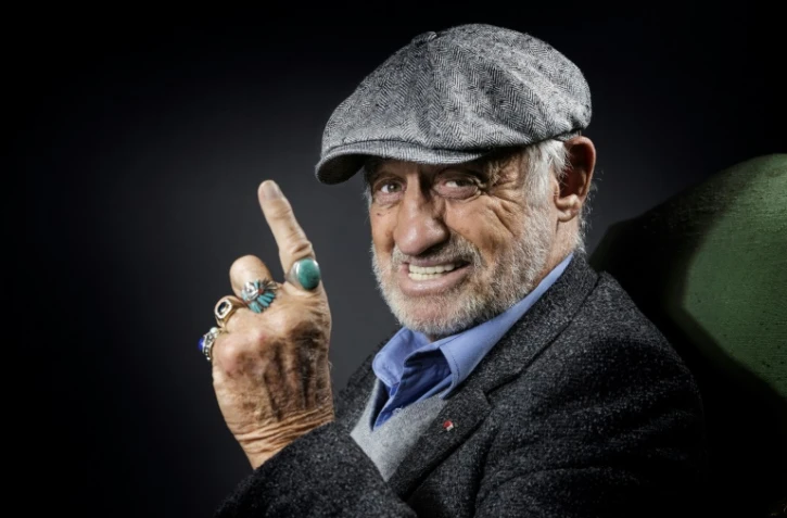 Jean-Paul Belmondo pose le 5 décembre 2016 à Boulogne-Billancourt, près de Paris