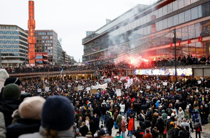 Des milliers de manifestants rassemblés contre le pass vaccinal, le 22 janvier 2022 à Stockholm