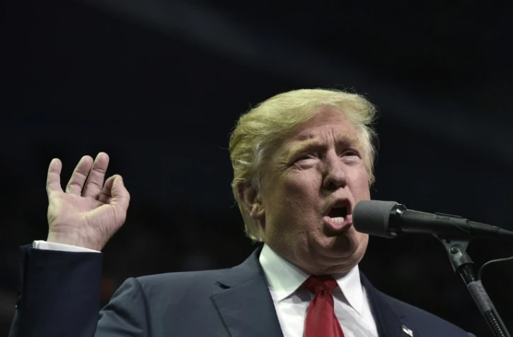 Trump promet 3,5% à 4% de croissance (contre 1,8% projeté pour 2016) en réduisant l'impôt sur les sociétés de 35% à 15%