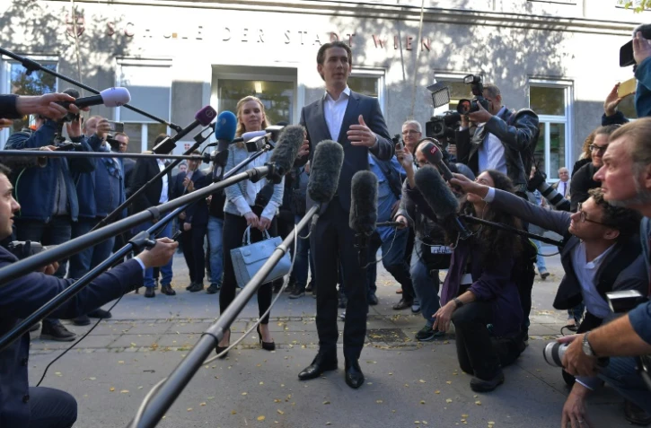 Le ministre autrichien des Affaire étrangères Sebastian Kurz parle à des journalistes à Vienne, le 15 octobre 2017