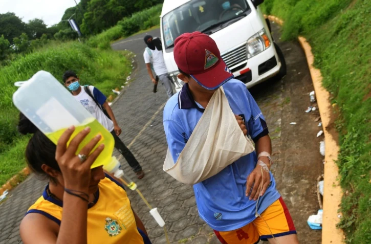 Un blessé après des heurts entre étudiants et policiers dans la zone de l'Université nationale autonome du Nicaragua (UNAN), le 23 juin 2018 à Managua