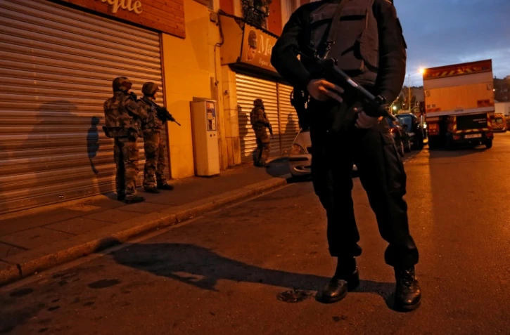 Des soldats positionnés à Saint-Denis le 18 novembre 2015 près de la planque des terroristes