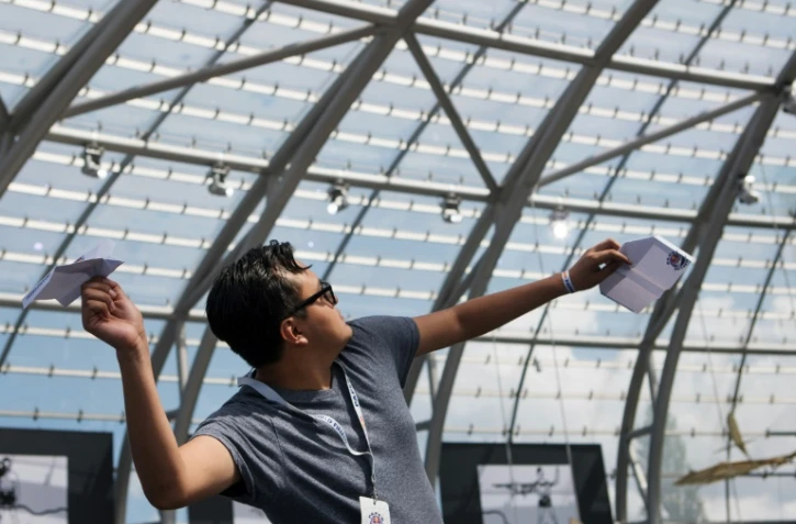 Un participant au championnat du monde d'avion en papier, le 17 mai 2019 Ă Salzbourg (Autriche)