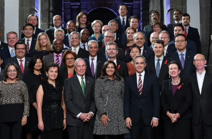 Photo de famille des maires des grandes ville  participants au C40 le 1er décembre 2016 à Mexico