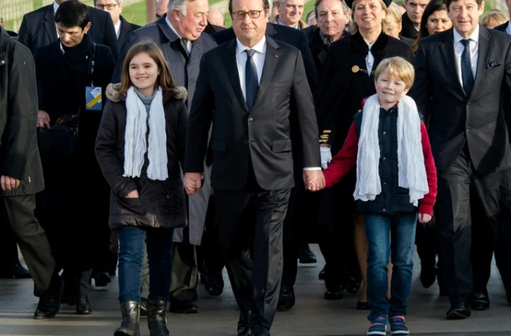 François Hollande à l'inauguration d'un monument pour la fraternisation dans la Grande guerre, le 17 décembre 2015 à Neuville Saint-Vaast
