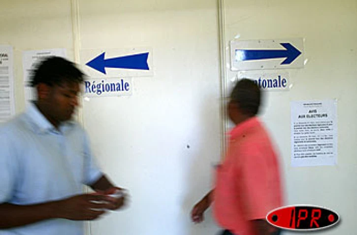 Dimanche 21 mars 2004
À 11 heures 45, la participation pour les régionales et les cantonales est supérieure à celle de 1998