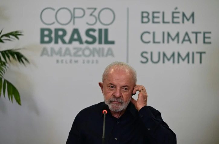 Le président brésilien Luiz Inacio Lula da Silva lors d'une interview avec des agences internationales, dont l'AFP, le 4 novembre 2025 à Belem, au Brésil, à deux jours de l'ouverture de la COP30