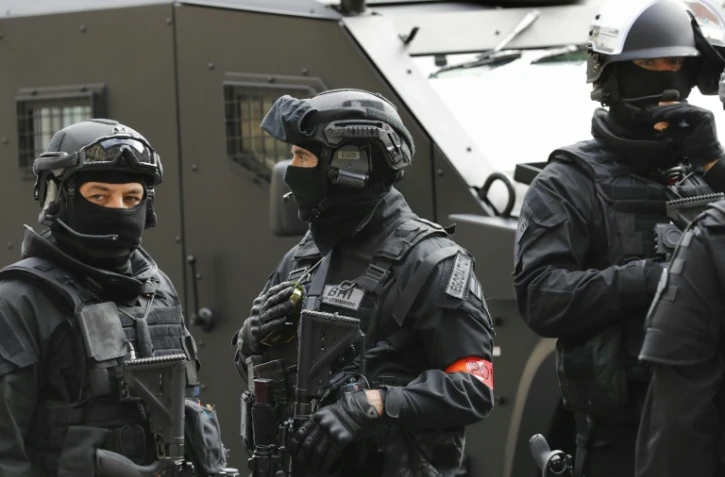 Dix personnes ont été interpellées mardi matin, en région parisienne, dans le sud de la France et en Suisse, dans le cadre d'une opération antiterroriste