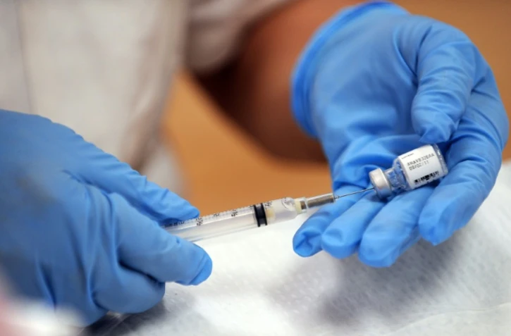 La pétition mettait en cause la présence d'"aluminium et de formaldéhyde, deux substances dangereuses voire très dangereuses pour l'humain et en particulier le nourrisson", dans un vaccin