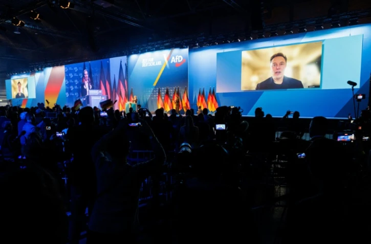Elon Musk s'exprime par video en Allemagne lors d'un meeting électoral de l'Afd (extrême droite) le 25 janvier 2025 à Halle (est)