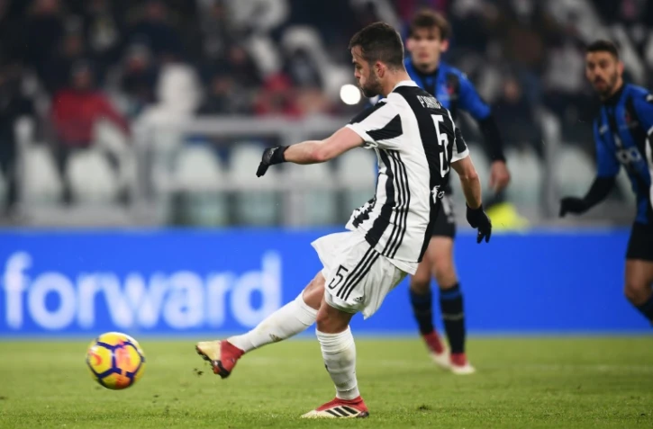 Miralem Pjanic marque sur pénalty le but de la victoire de la Juventus 1-0 à Turin, en demi-finale retour de la Coupe d'Italie, le 28 février 2018
