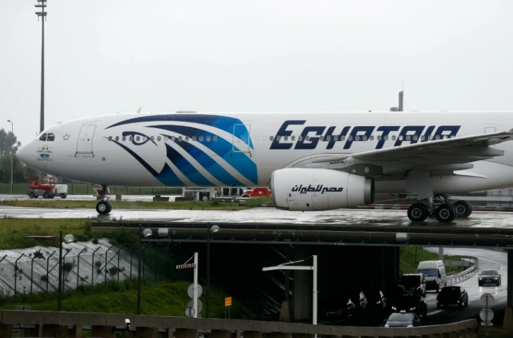 Un Airbus d'Egypt Air le 19 mai 2016 à l'aéroport Charles de Gaulle à Roissy